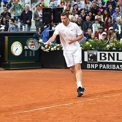 dzeko_diamond's tweet photo. Edin Dzeko - 'Tennis with Stars' 🎾 #RomaCares. @EdDzeko #ASRoma #tenniswithstars #Dzeko #BiH https://t.co/sQmEyuOcj4