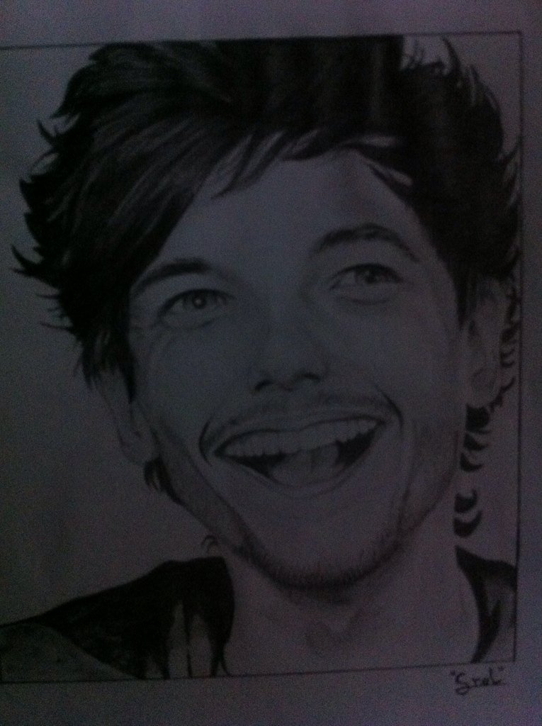 CrazyForNarry1's tweet image. Desenho maravilhoso q ganhei 😍❤️ #LouisTomlinson #OneDirection #Desenho #desenhorealista