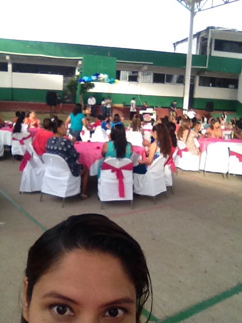 NubiaPayton's tweet image. ¿Y por qué no? Estoy muy contenta en el desayuno organizado para las madres en #EST3 #soyfeliz