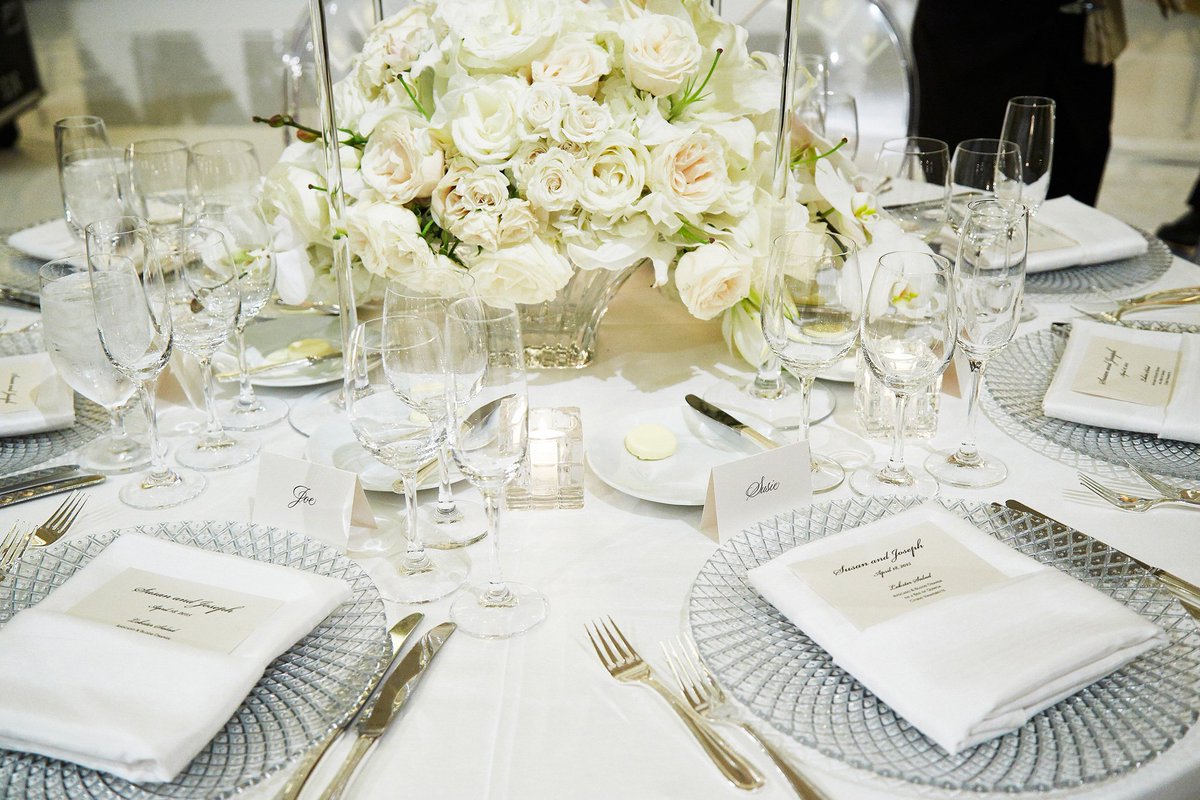 RT <a href="/InsideWeddings/">Inside Weddings</a>: An elegant ivory and crystal place setting. bit.ly/22O8rMg <a href="/kingensmith/">Heather KingenSmith</a> <a href="/HMR_Designs/">HMR Designs</a>