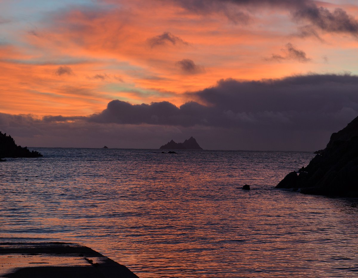 Portmagee1's tweet photo. Sunset over #SkelligMichel https://t.co/ybXClPZV7C