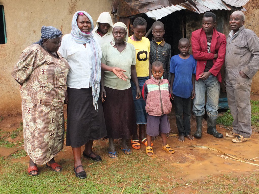 TheWaterProject's tweet photo. #ProjectUnderway: This community will soon undergo #hygiene and #sanitation training to support their #WellRehab https://t.co/skcShM5QT1