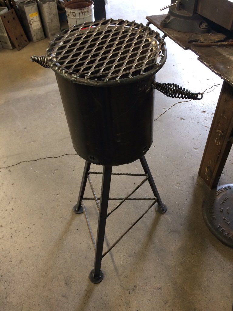 pdowns16's tweet image. Finally finished welding my grill 👌🏻