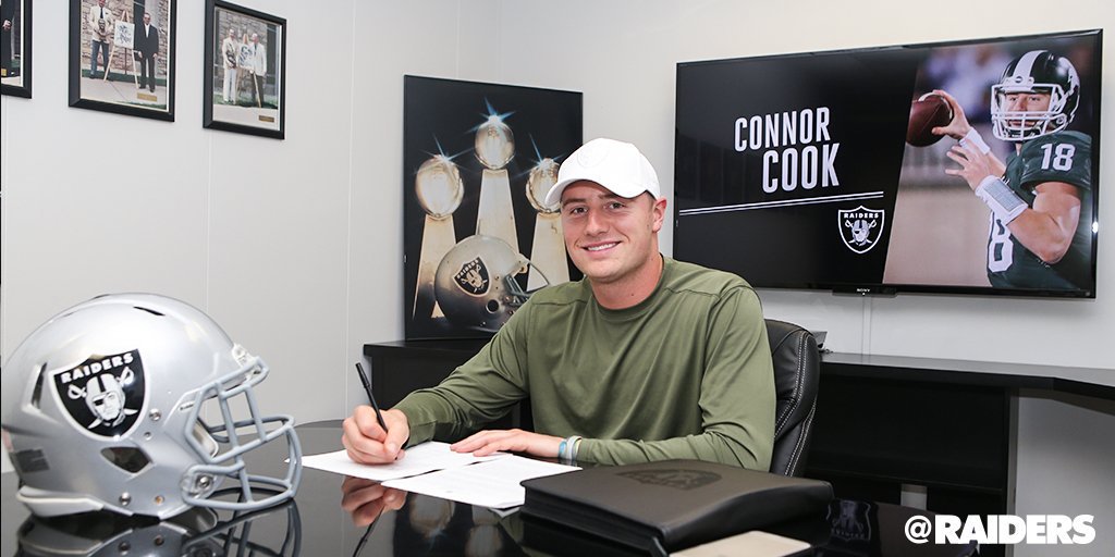Footricaincefra's tweet image. Qu'est-ce qu'ils cuisinent avec lui ?! #ConnorCook #RaidersDraft footricain.net/connor-cook-si…