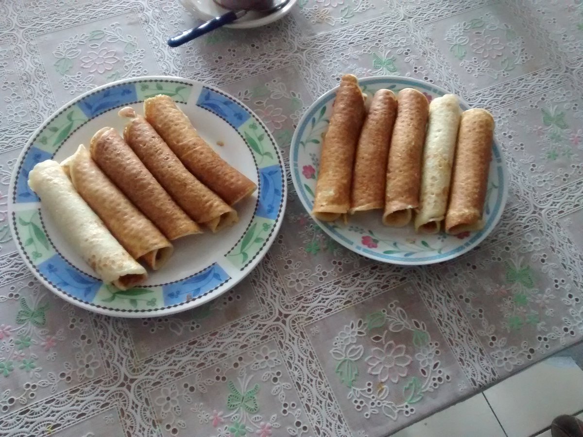 quinte_andrea's tweet photo. Disfrutando unos ricos panqueques con @CamilaQMaulen  #dulcereceta @recetasnestle https://t.co/FdlKkjp2h7