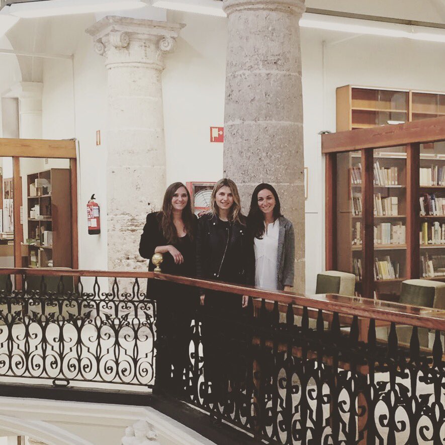 Entrevista para las <a href="/lasprovincias/">LAS PROVINCIAS</a> con <a href="/Elenamelendez_/">Elena Meléndez</a> en #valencia #biblioteca #design #trends <a href="/MinicoolDesigns/">Minicool</a>