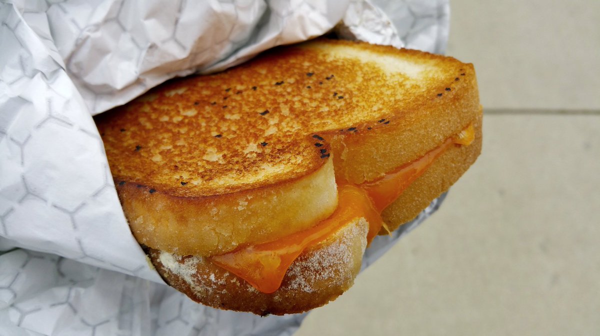 MUstreats's tweet photo. We're outside Farmer until 4pm today! Stop by for some chili cheese patatas bravas or a super cheese grilled cheese! https://t.co/FSHJIPH0SD