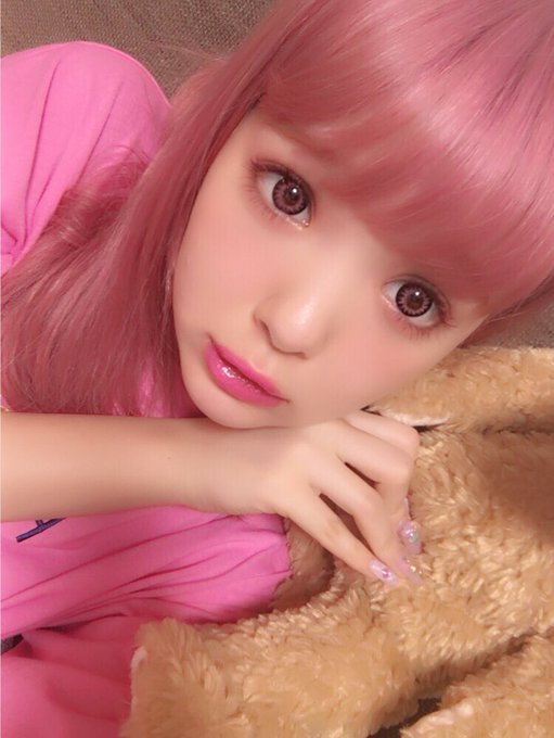 藤田ニコルの髪がド派手なピンク色に ファンから 可愛すぎ と絶賛 ライブドアニュース