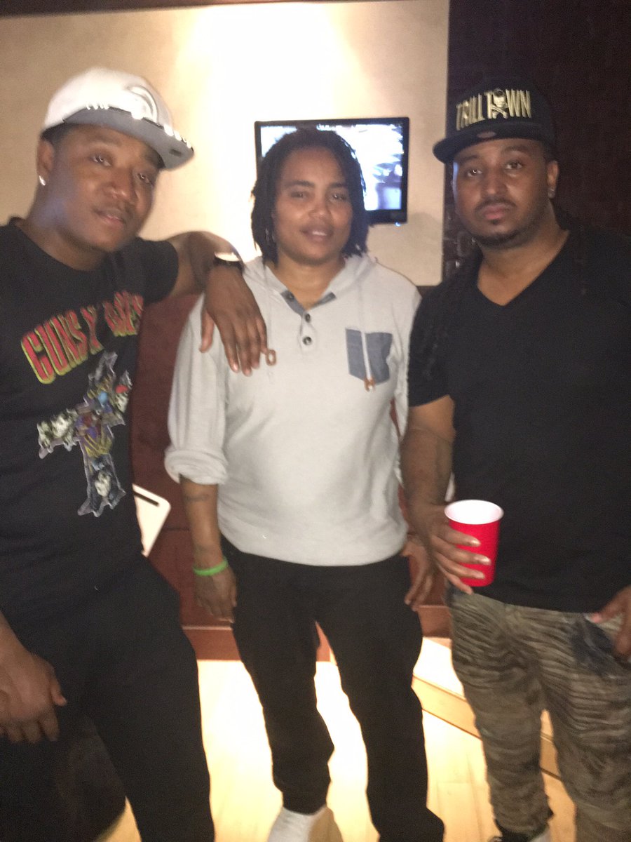 talkwitharmani's tweet photo. PHILLY VIBING IN ATLANTA... MAKING THE NETWORK....WORK! @JESSICKFLETCH @IAMYUNGJOC @Donpbeats @mosaic_queen https://t.co/F039VQU9AT