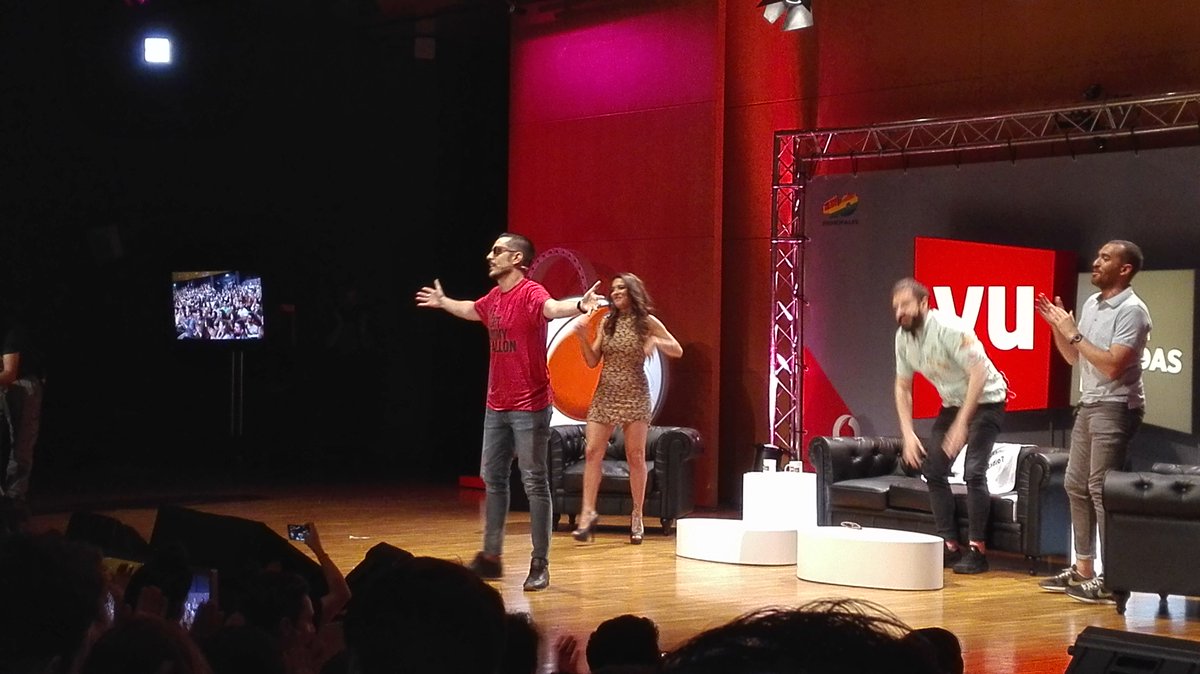 alejandroct95's tweet photo. En el programa @vodafoneyu #yuSOS (5) @DaniMateoAgain @SrCastelo @lorenacastell https://t.co/3DaQSKFTWE