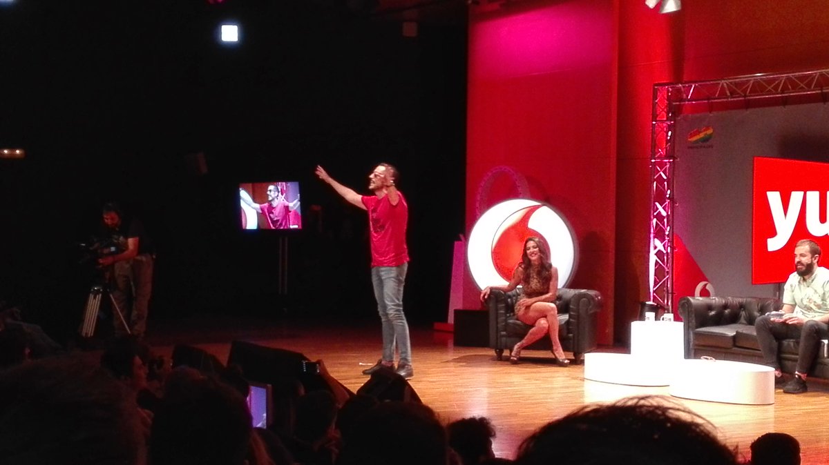 alejandroct95's tweet photo. En el programa @vodafoneyu #yuSOS (5) @DaniMateoAgain @SrCastelo @lorenacastell https://t.co/3DaQSKFTWE