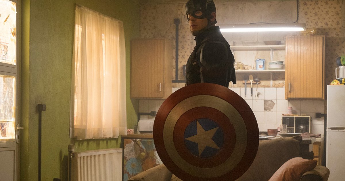 DigitalTrends's tweet image. Captain America superfan created an electromagnet shield that bounces back bit.ly/1sakbhn