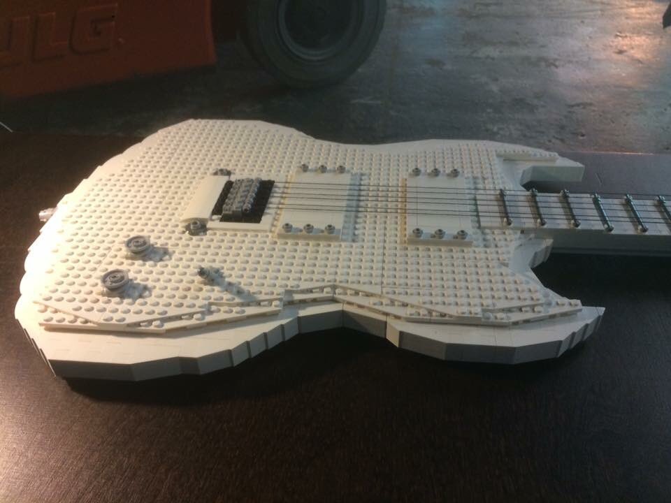 Spider_Sam_'s tweet photo. Shooting began on the music video for the #LEGO #NexoKnights theme song... The awesome artist to be revealed soon! 🎸 https://t.co/gVzda8k8Yr