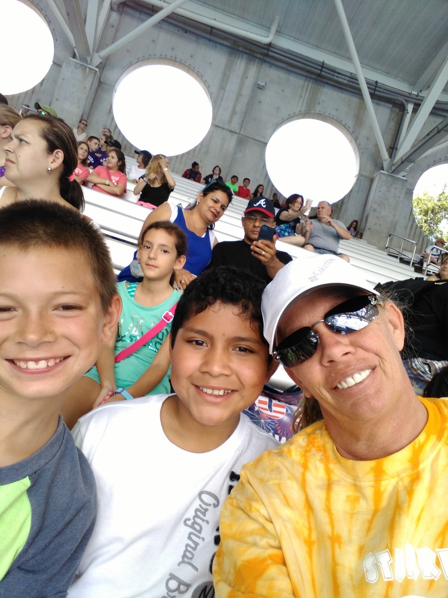 debbiefergie's tweet photo. 5th grade visits SeaWorld #EISkoalas #VCSaccess https://t.co/oCI5afAUUc