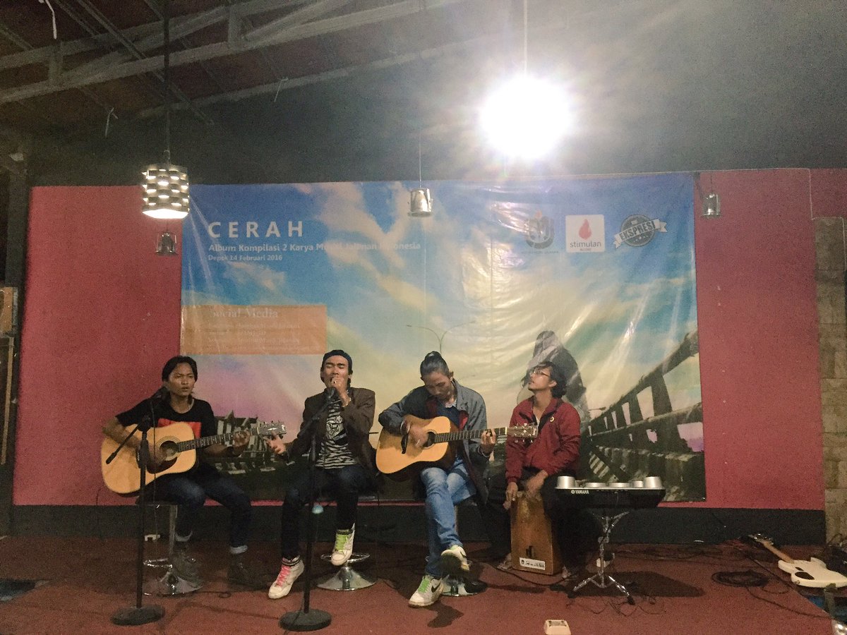 1 Grup lagi kandidat penerima Depok Super Card sedang uji panggung dibawah arahan langsung <a href="/IMJ_ID/">Institut Musik Jalanan</a> home band.
