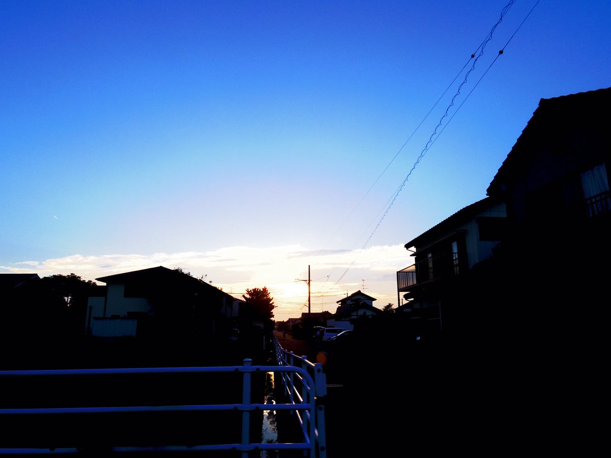 pii_2525i's tweet photo. 何とも言えん、色んな青
二度と会えない空がすき。

#PENTAX #カメラ女子 
#photograph 
#写真好きな人と繋がりたい 
#写真撮ってる人と繋がりたい
#カメラ好きな人と繋がりたい
#ファインダー越しの私の世界 https://t.co/A8YlUWUmhF