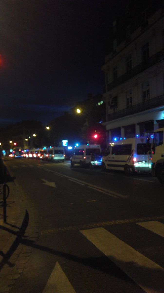 Un 'joli' ballet de CRS se préparait à Esquirol #Toulouse #NuitDebouttoulouse