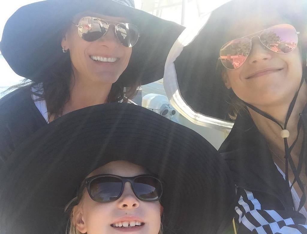 EnriannaIg's tweet photo. #hatladies #protected #miami #florida #besttimes #family ❤️ #девочкиприпевочки #солнечныйдень by annakournikova https://t.co/0nBsjHBzex