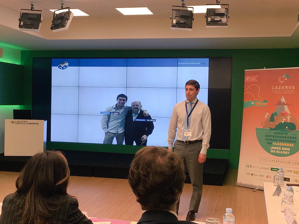 FundacionECR's tweet photo. El Comité #Lazarus2 ha decidido otorgar un accésit a ADOPTA UN ABUELO (@adoptaunabuelo) por su #innovación social. https://t.co/SKqh9Qsbww