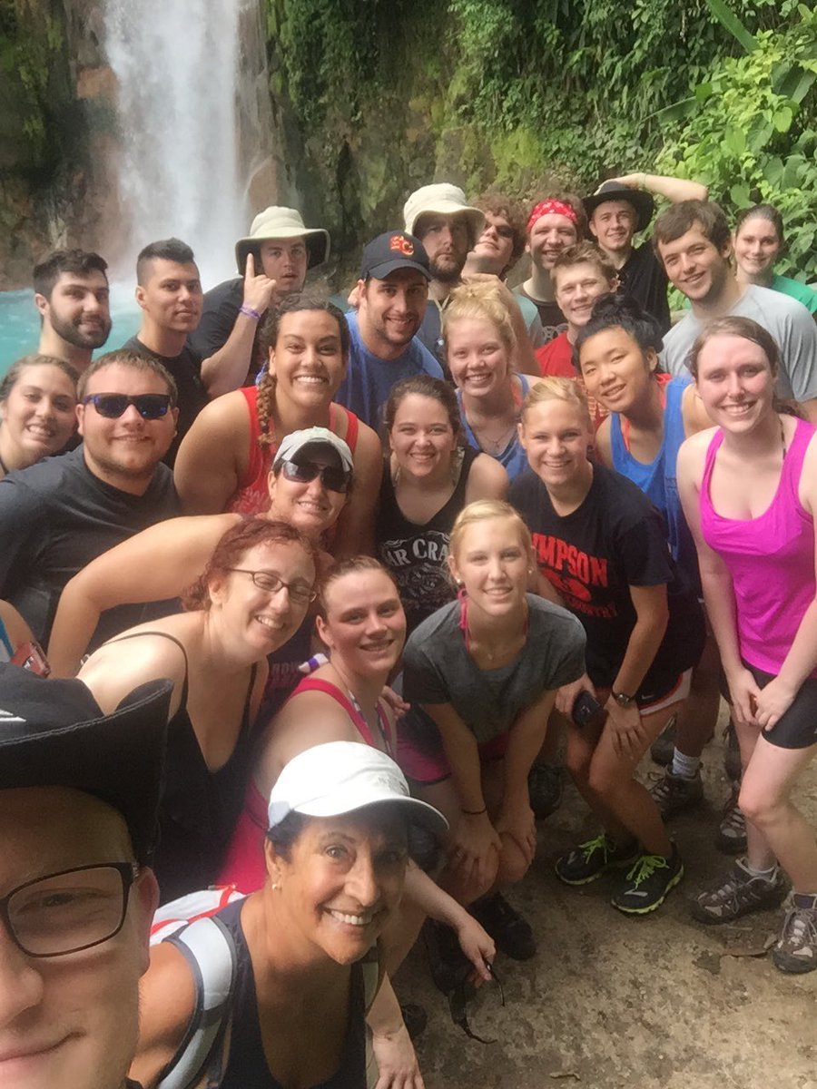 tashabetweeting's tweet photo. Como se dice "squad goals"? https://t.co/r02CNvgxT6