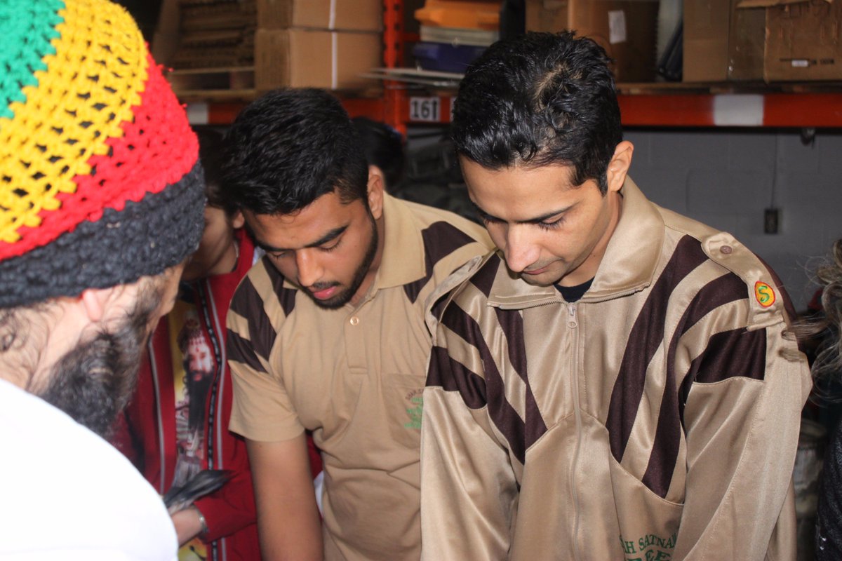 globalmedicdmgf's tweet photo. @Gurmeetramrahim volunteers from @derasachasauda helped prepare 5,000 Hygiene Kits for the affected in Alberta today https://t.co/pZD07OjuEk