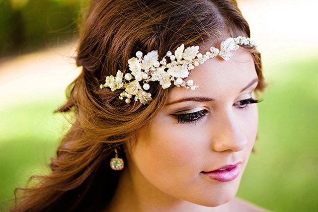 We're obsessed with this secret garden styled wedding shoot in Wolfville, NS > bit.ly/27bHgju