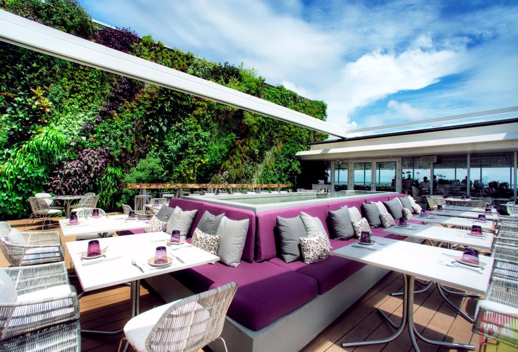 JuviaMiami's tweet photo. Cheers to happy hour! Send a drink to a friend @ Juvia for FREE by downloading @TheSkoshApp! https://t.co/k4c64uympx https://t.co/KAH5Rr384J