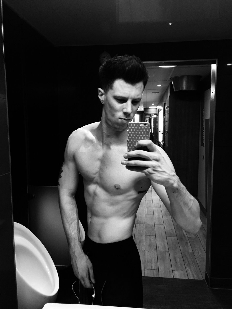 HausofDillinger's tweet photo. @Justin_Tayler 
No where near the level you mean. But the #fitspiration is real.
#ilostmystringer https://t.co/CPe9P0bstm