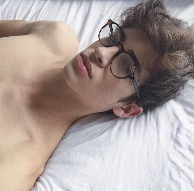 STEFAN2LIT's tweet photo. does this Count as #toplesstuesday https://t.co/4toqobq4xF