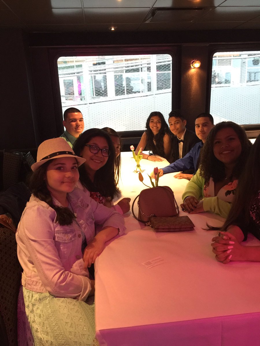 SPLincoln81's tweet photo. 8th grade students on their 8th grade boat cruise! #sd81.org https://t.co/VvOJ25bxag