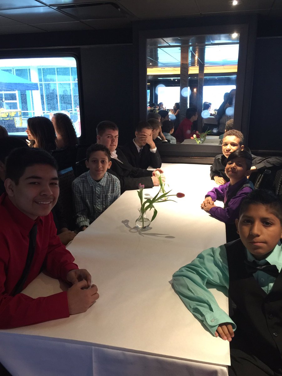 SPLincoln81's tweet photo. 8th grade boat cruise! #sd81engage https://t.co/HGjJnkldZO
