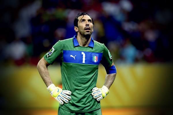 MotivacionesF's tweet photo. "No quieras ser como los demás. haz que los demás quieran ser como tu" - Gianluigi Buffon. https://t.co/9XmPrUsFuv