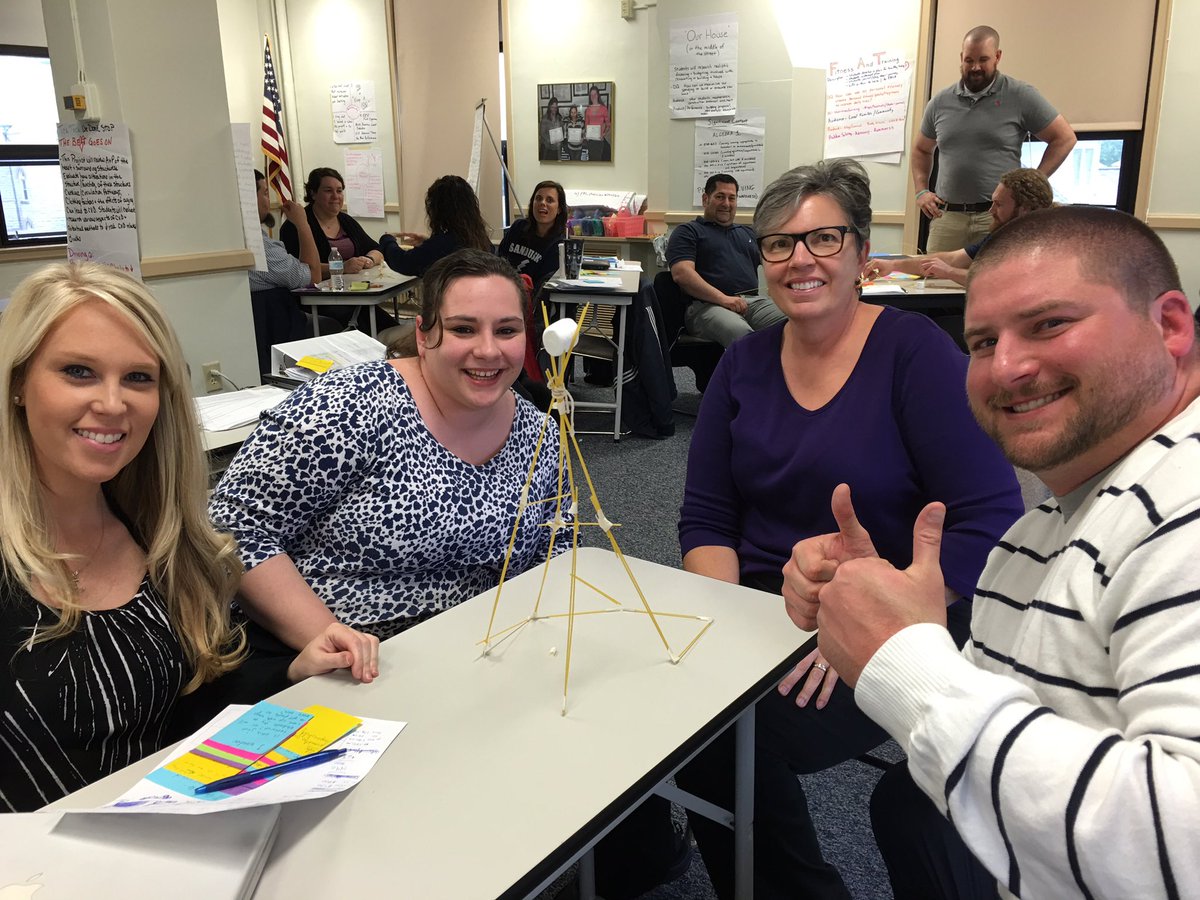 JMcCarthyEdS's tweet photo. #scspbl #marshmallowchallenge inquiry in action Winning team #Teamwork https://t.co/eqWSmwOsY1