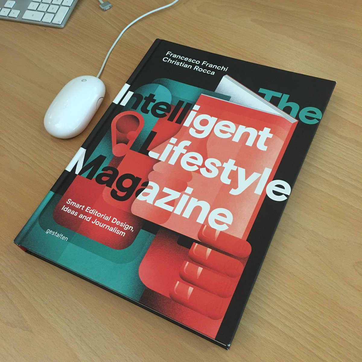 Giovedì pomeriggio presentiamo a Londra il libro su <a href="/24ILmagazine/">IL</a> edito da <a href="/GestaltenNews/">gestalten</a>.
Appuntamento <a href="/magculture/">magCulture</a>