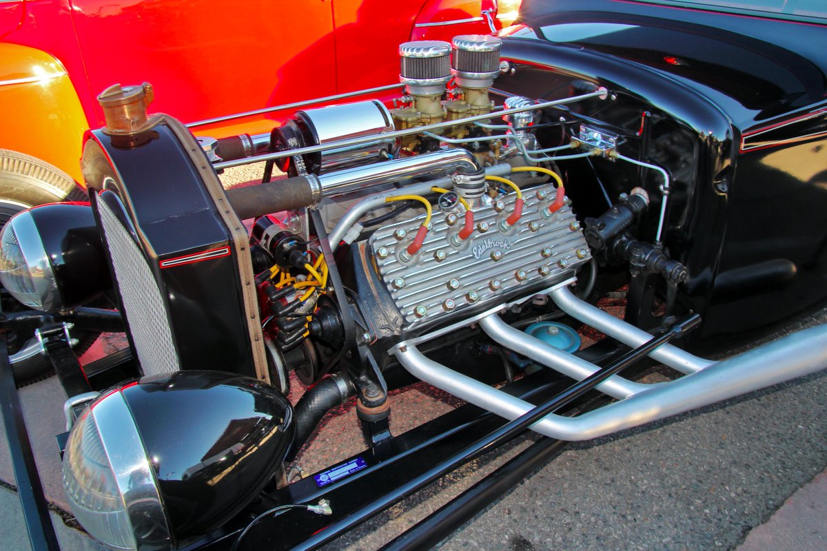 EdelbrockUSA's tweet photo. Classy Flathead setup running Dual carbs.

#TwoCarbTuesday #Edelbrock #Flathead #2CarbTuesday #automotivedaily https://t.co/fSGiyEbdBV