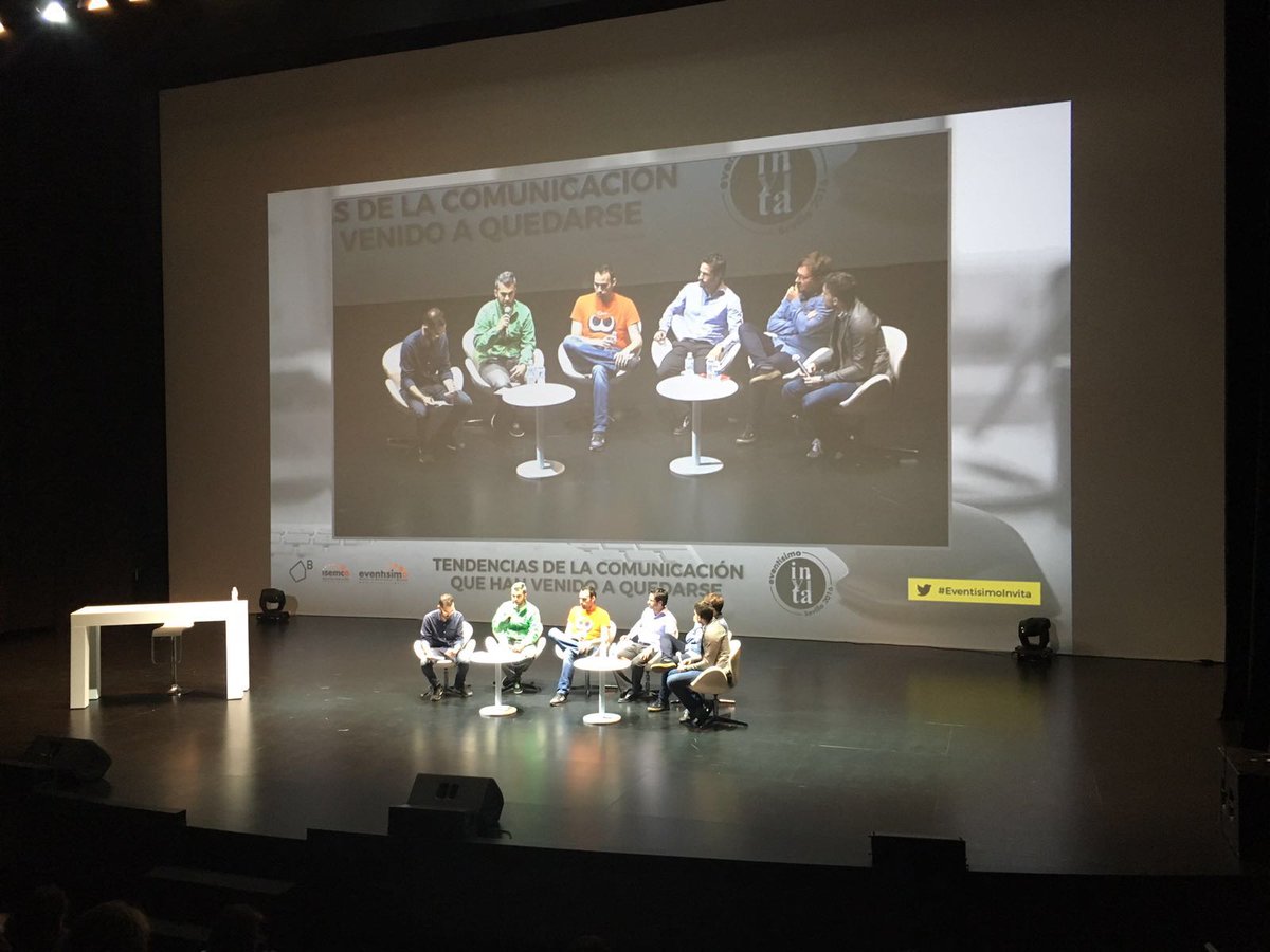 beonworldwide's tweet image. Faltaba presencia femenina en el escenario pero esto es #EventisimoInvita y 2 chicas del público participan #AsíSí