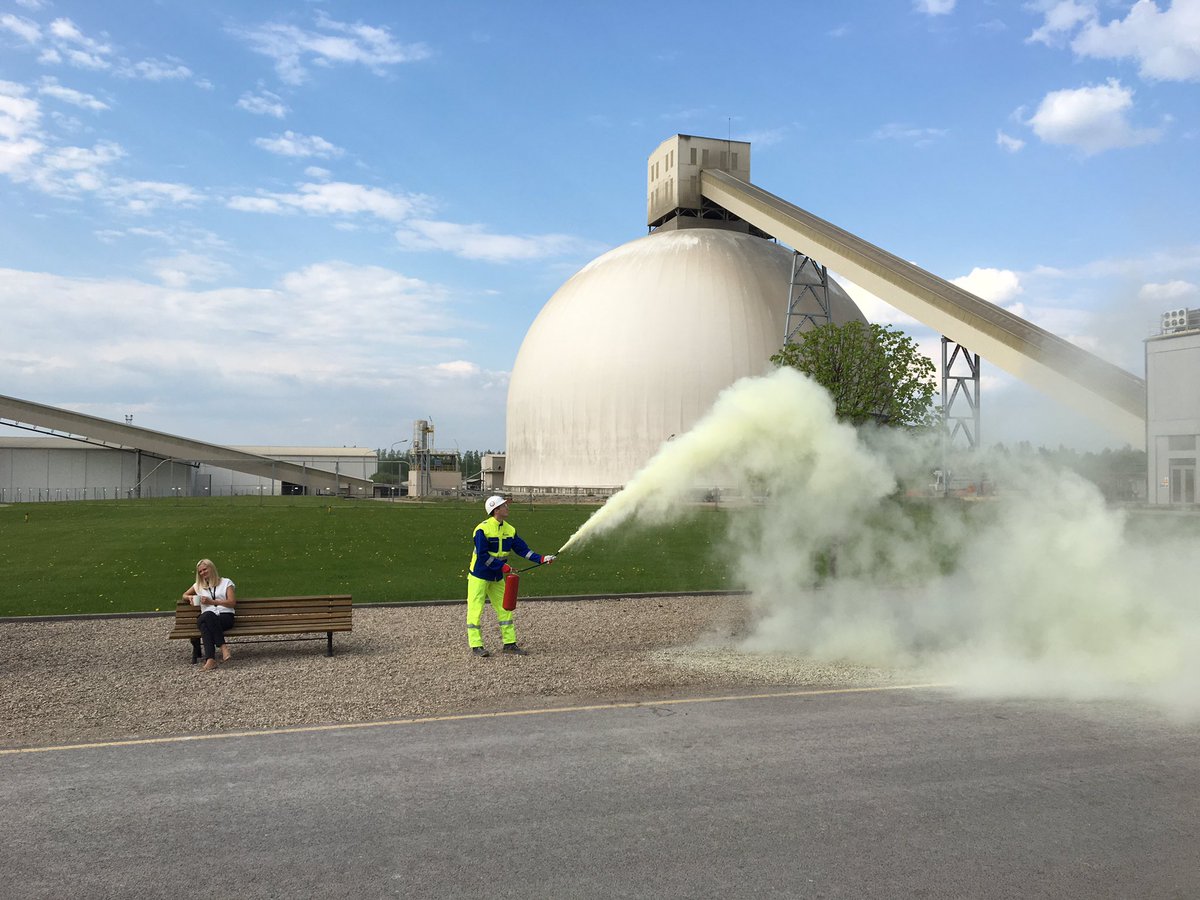 Ugunsdrošības ekipējuma pārbaude.