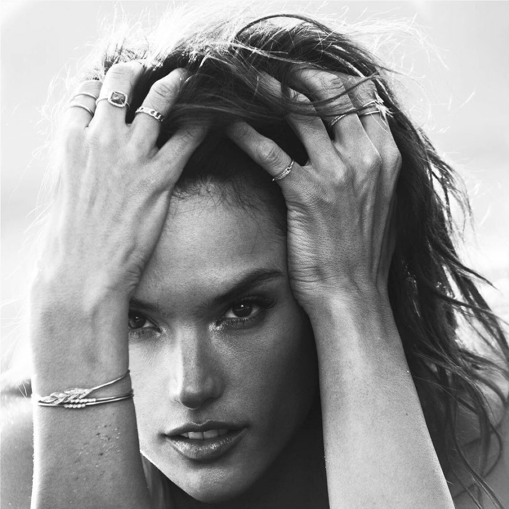 AboAmee68757464's tweet photo. Special project coming your way !! 📷: David Bellemere  #theAproject #alebyalessandra https://t.co/zj66RatDjs