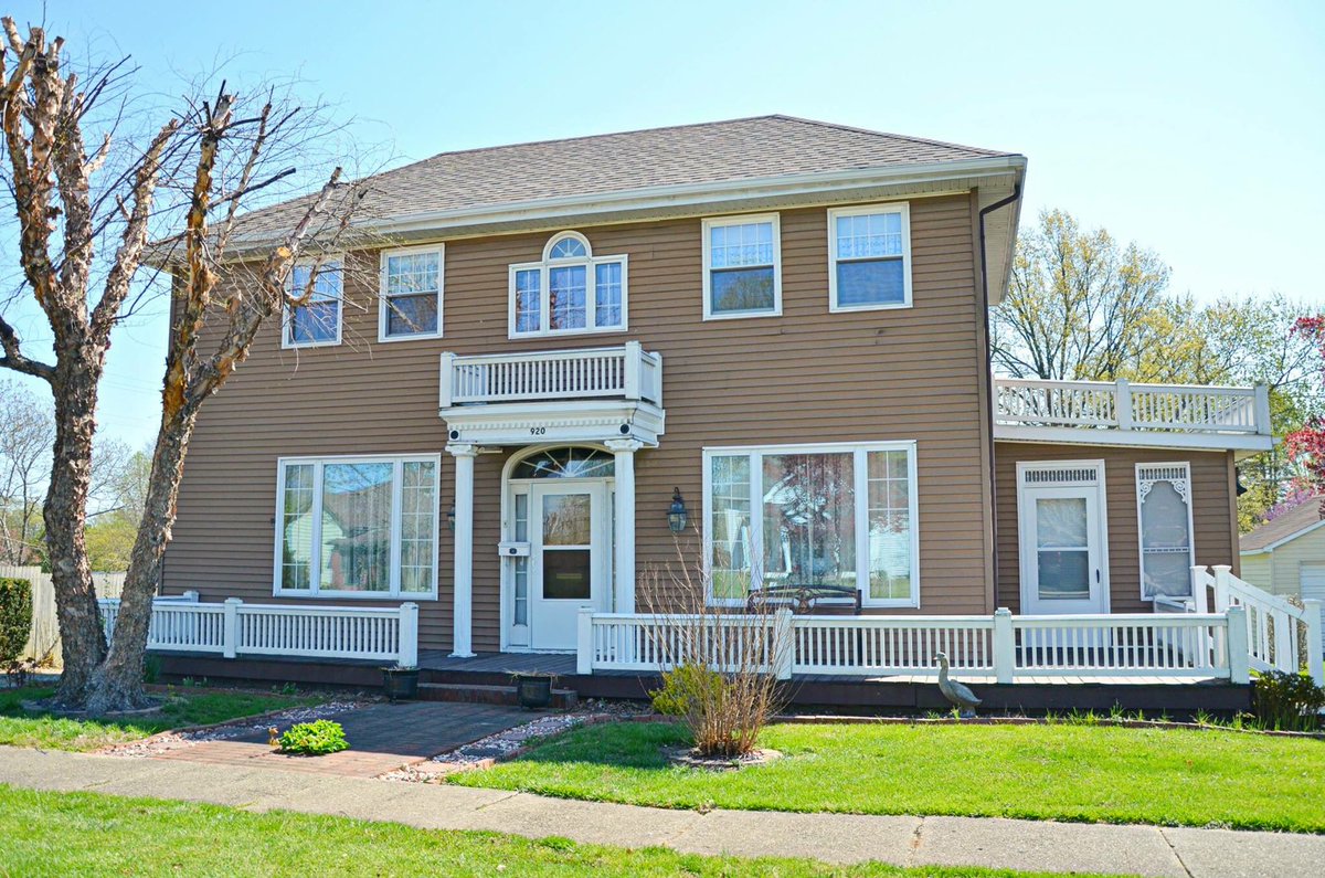 HeartHomeIL's tweet photo. May kicks off home-buying season!  Give us a call/text or email to schedule some showings. #effingham #vandalia https://t.co/84j7Eqe9iU