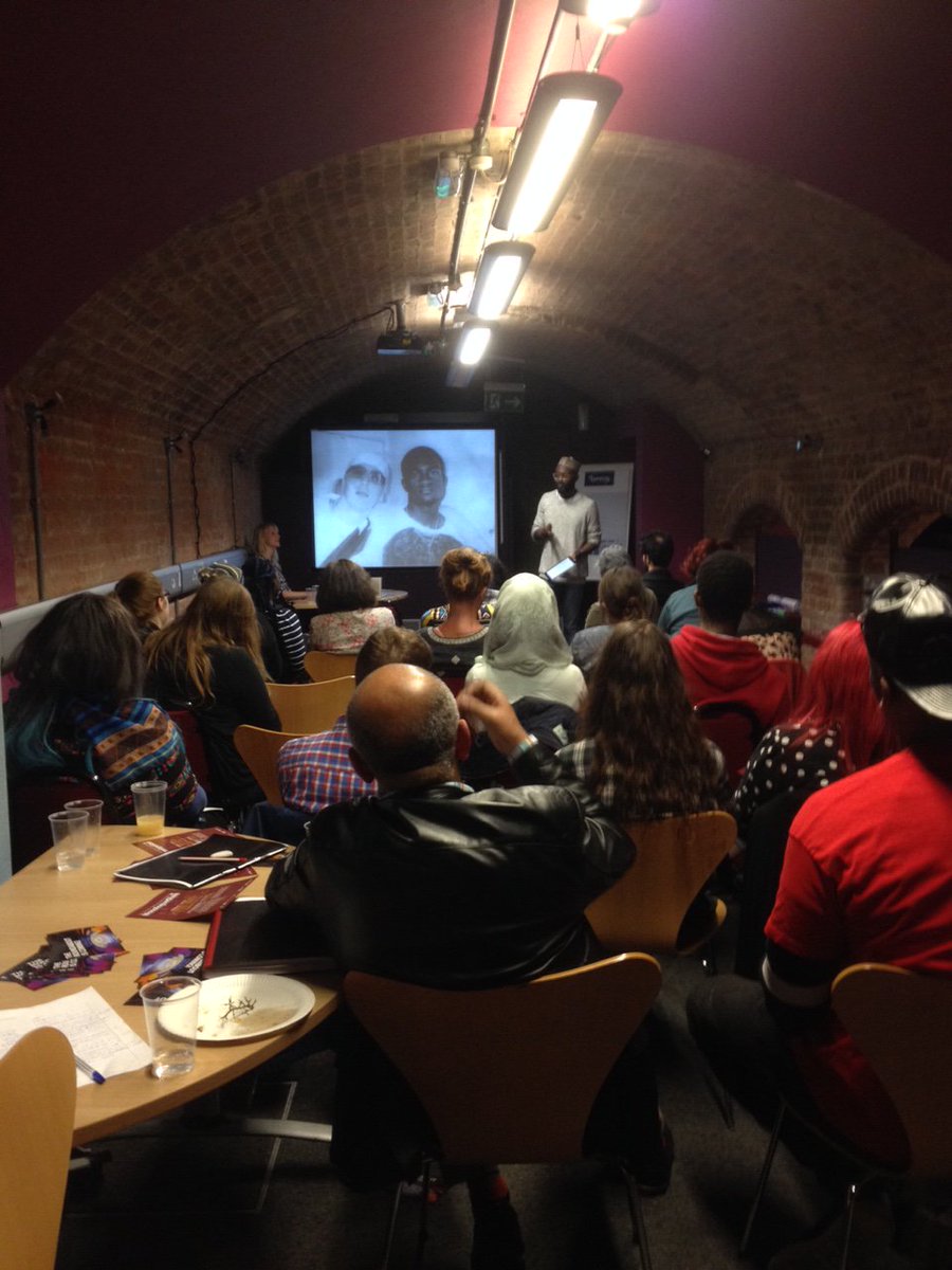 RevolutonArts's tweet photo. Poet Inua Elams talking creative ideas with #Luton artists for a #Lutonmidnightrun https://t.co/Slt4cq8F5U