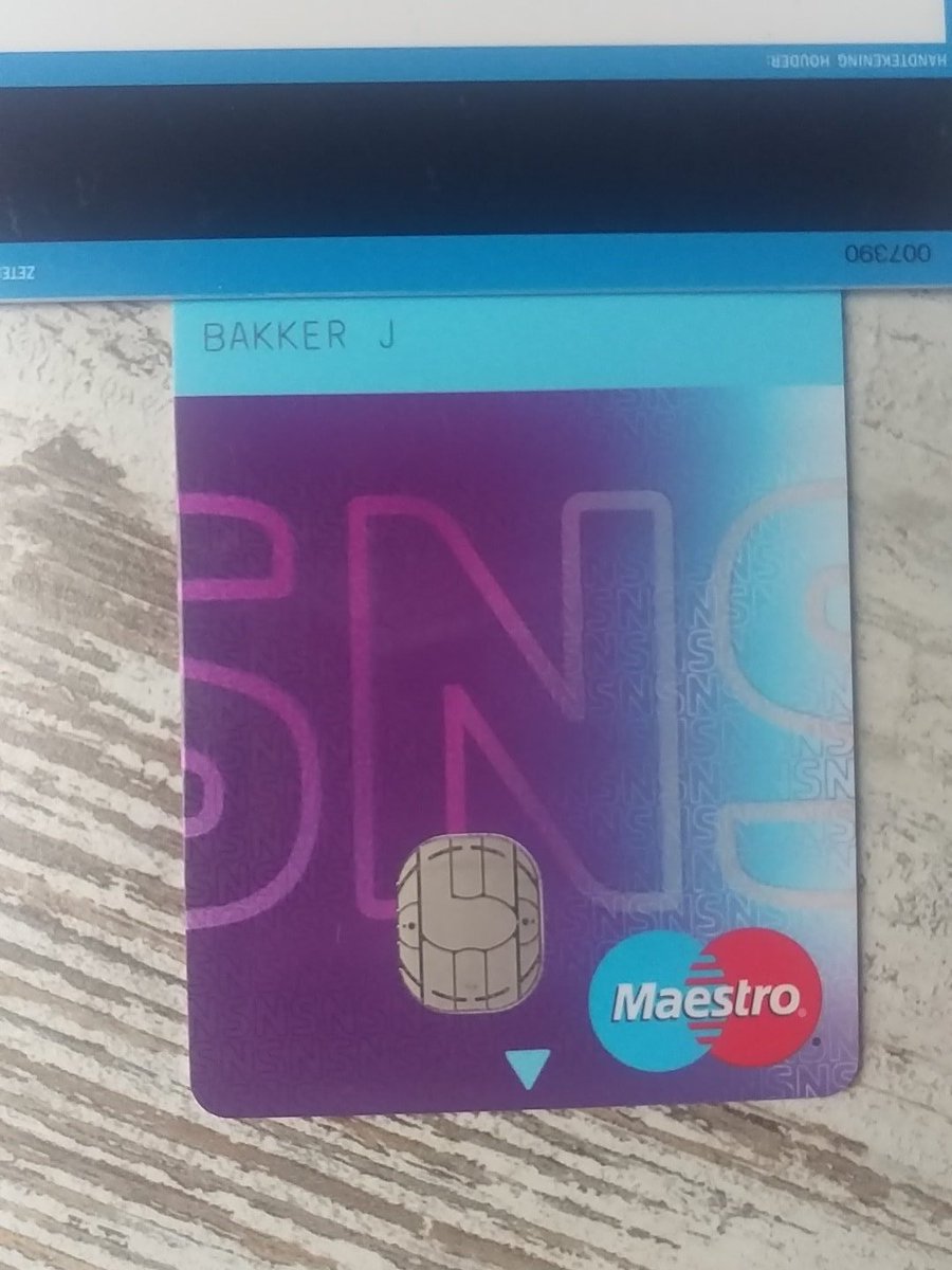 Gevonden pin pas op school plein van de Cornelis zeemanschool