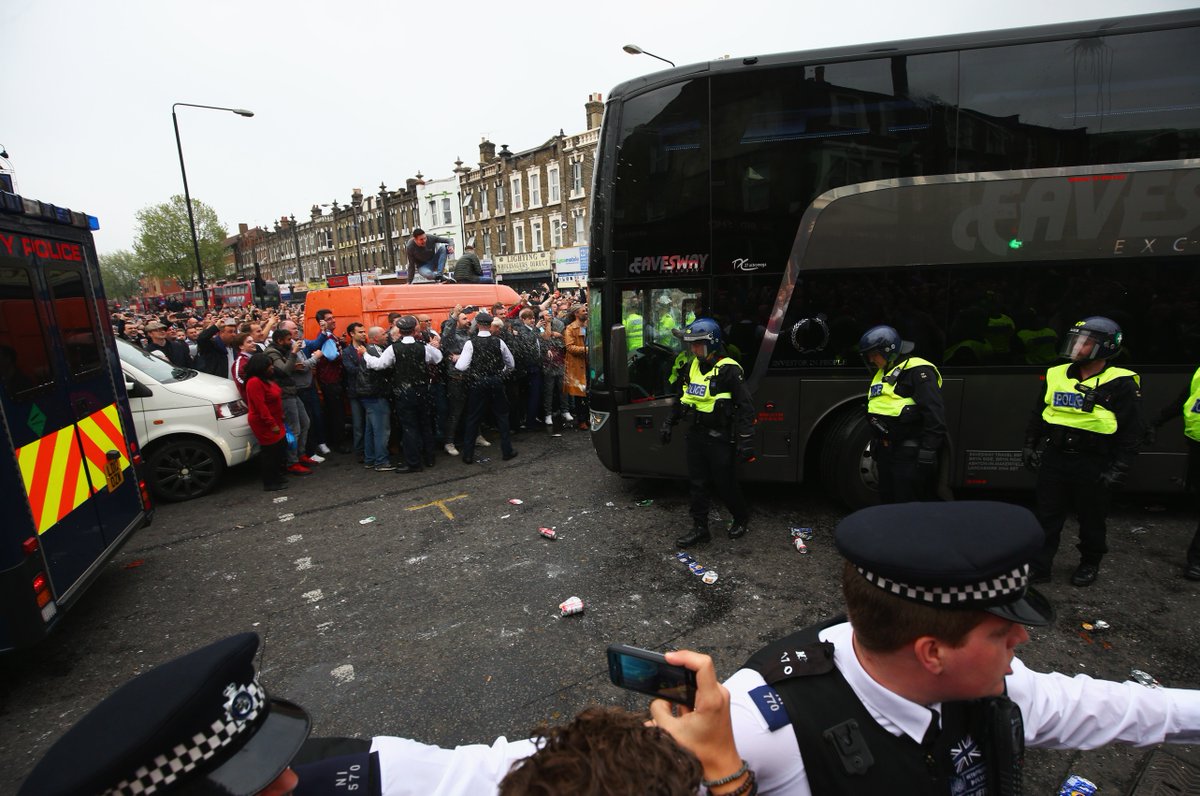 talkSPORT's tweet photo. Kick-off delayed in #WHUMUN as #MUFC coach has trouble getting into Upton Park https://t.co/DVXGKAfMb5 https://t.co/dtJ86XA4vo