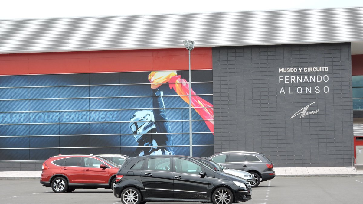 Laura D-H tweet media