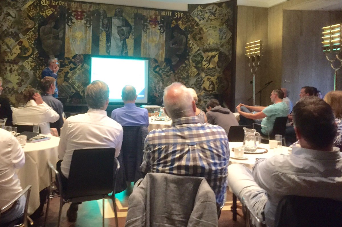 ClaarGrooten's tweet image. #Techbasetwente &apos;t lijkt wel een mozaïek... Met raadsleden, ambtenaren en statenleden #psov in mozaïekzaal #enschede