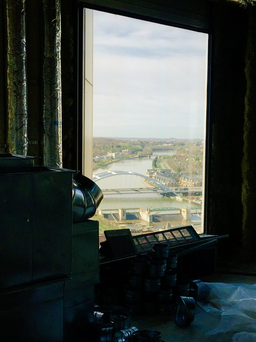 LeoJRothCorp's tweet photo. It's a beautiful day at the Metropolitan Tower with #Gallinadevelopment! https://t.co/DwI3daX4cy