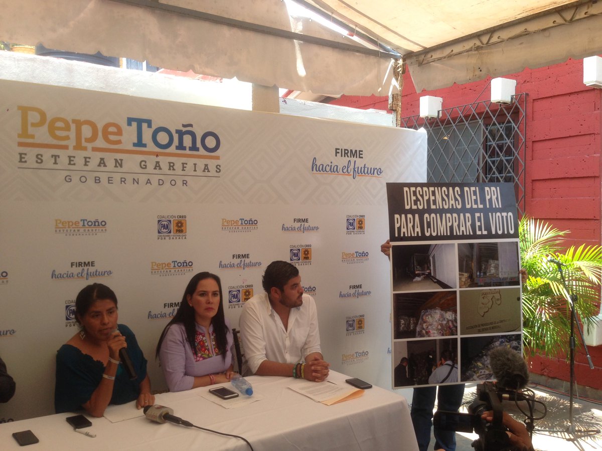 Camiones provenientes del Edomex, de donde es originario <a href="/alejandromurat/">Alejandro Murat</a> fueron detenidos con 50,000 despensas.