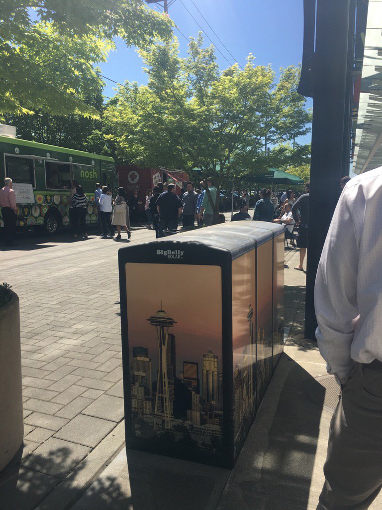 tinatincher's tweet photo. @noshthetruck, this line is always crazy, one of the few things worth the wait @TrudiSlater @pbarn2000 https://t.co/Nt771Mu5WV
