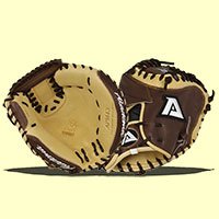 JustGloves's tweet photo. One player's used glove is another player's treasure: https://t.co/8V731vSgbA #UsedGloves #UsedGloves https://t.co/cW9Tbcz1uJ