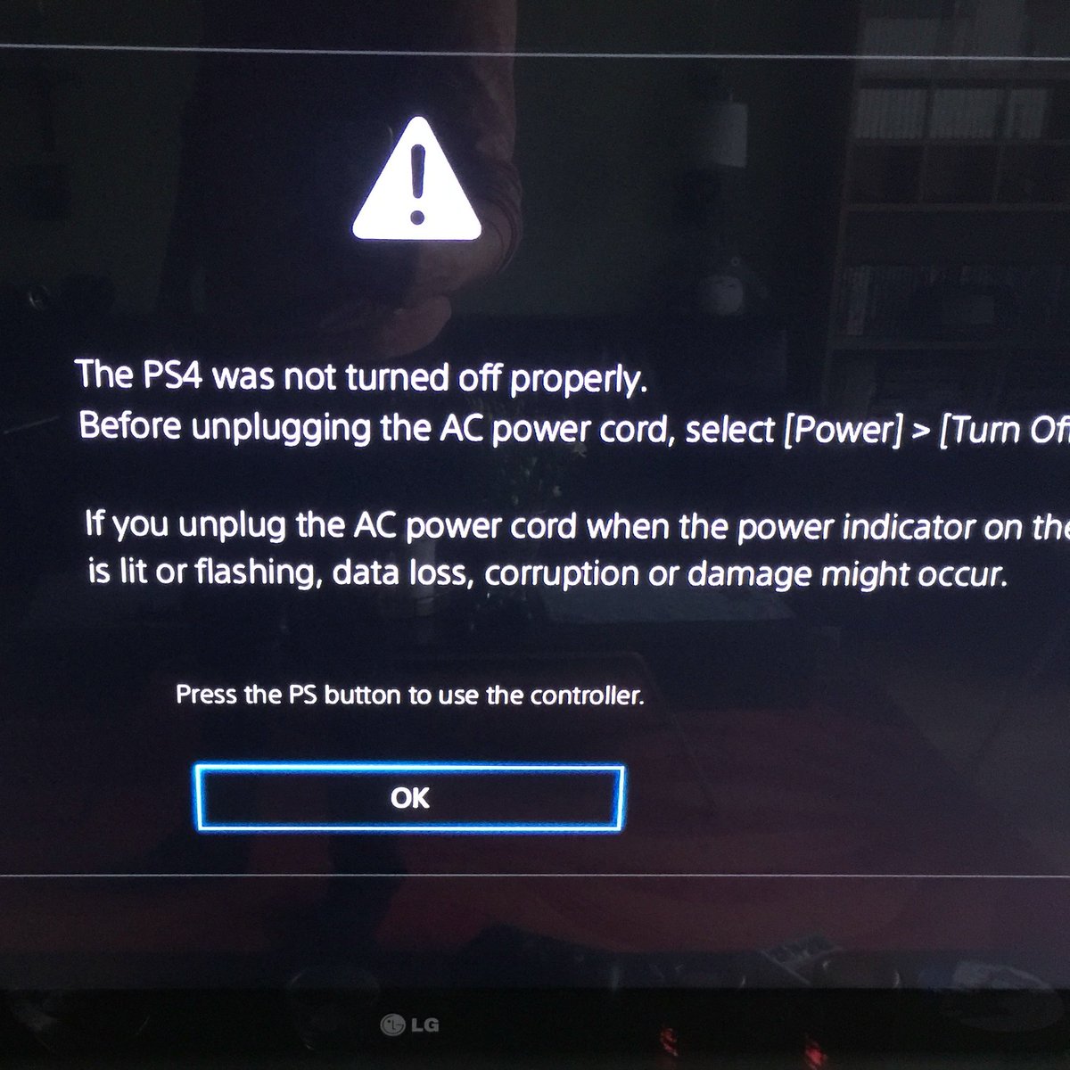 mwesterdahl76's tweet photo. It wouldn't connect with the controls, so turning off power from standby was only option #ps4fail @PlayStation https://t.co/I4YnWnjmia