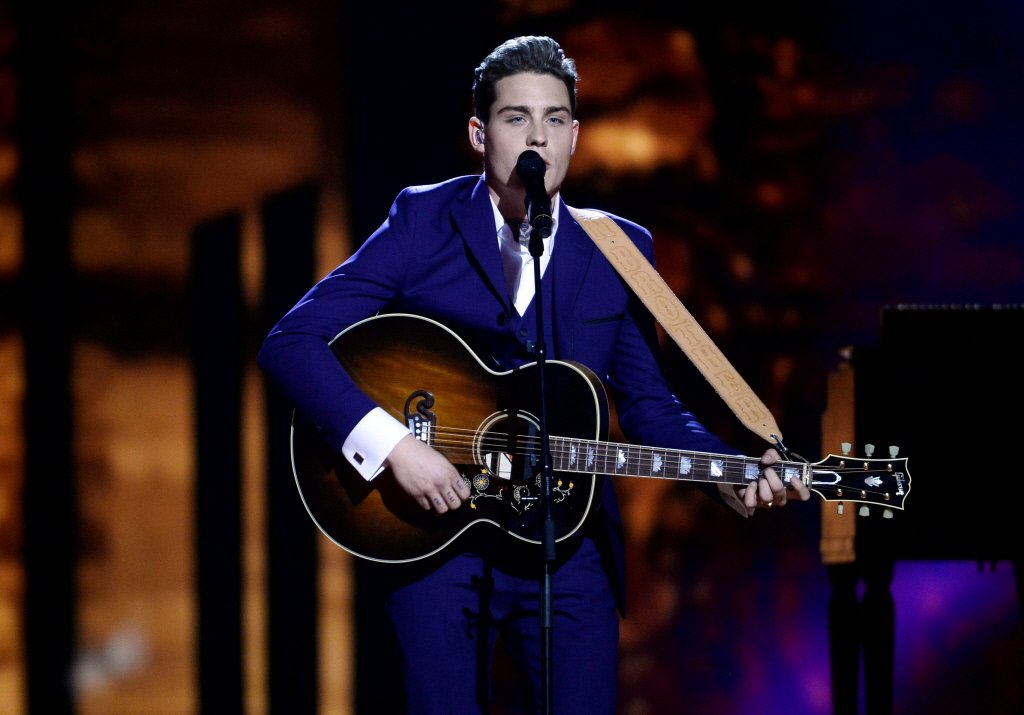 Via de #Eurovision app kun je meestemmen op je favo! (Je kunt niet op Douwe stemmen, wel op andere landen) #esf16